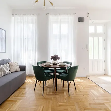 Starlight Apartment *